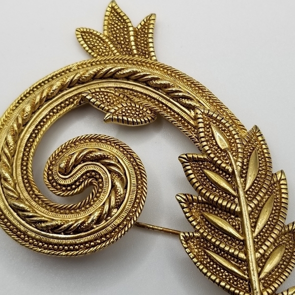 Vintage Signed JJ Gold Tone Art Deco Swirl Feather Leaf Brooch Bar Pin Ornate - Picture 6 of 15